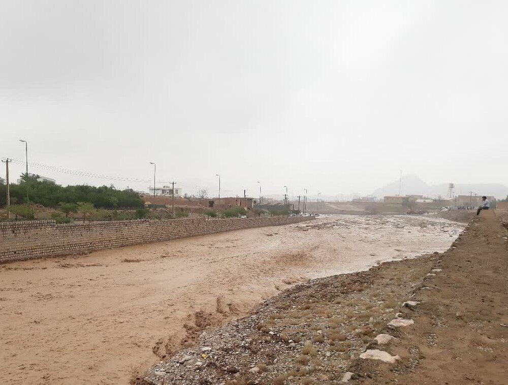 نیاز فوری عنبرآباد به کمک‌های امدادی و تجهیزات سنگین برای بازگشایی راه‌ها