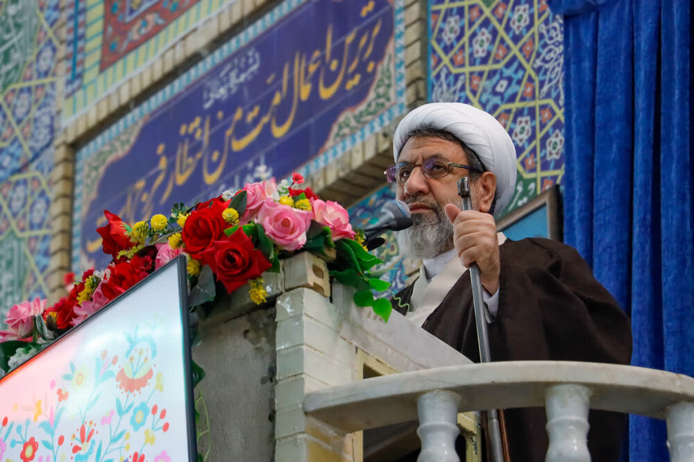 امام جمعه کرمان: در جنگ ۱۲ روزه شکاف‌های اجتماعی از بین رفت/ گرانی مردم را آزار می‌دهد
