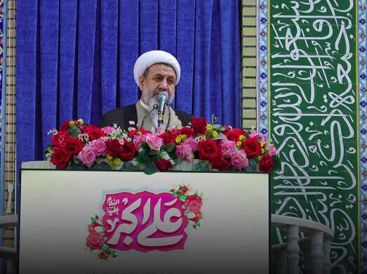 امام جمعه کرمان: سربازان گمنام به تنهایی در مقابل همه ظالمان ایستاده‌اند